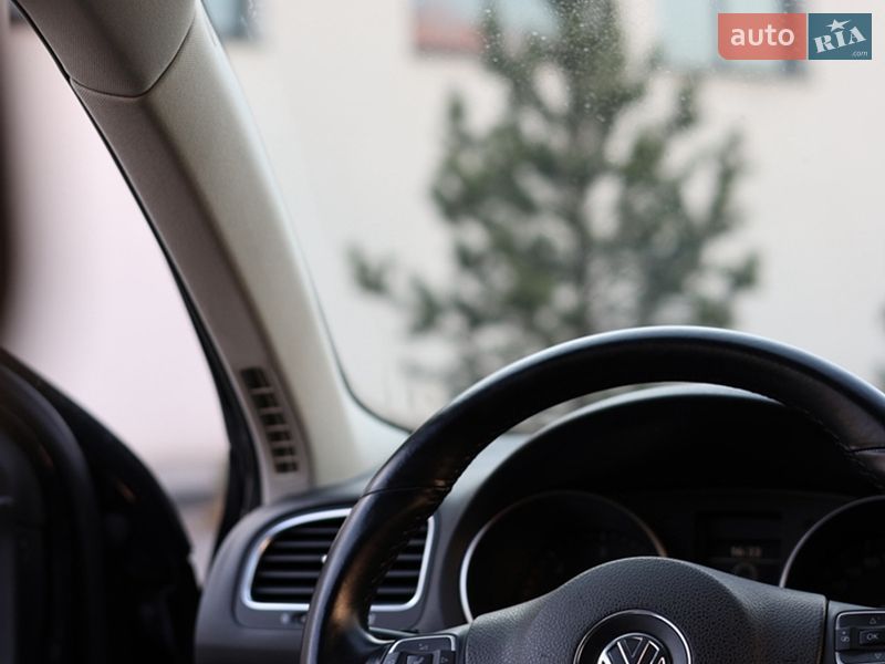 Универсал Volkswagen Golf 2011 в Луцке