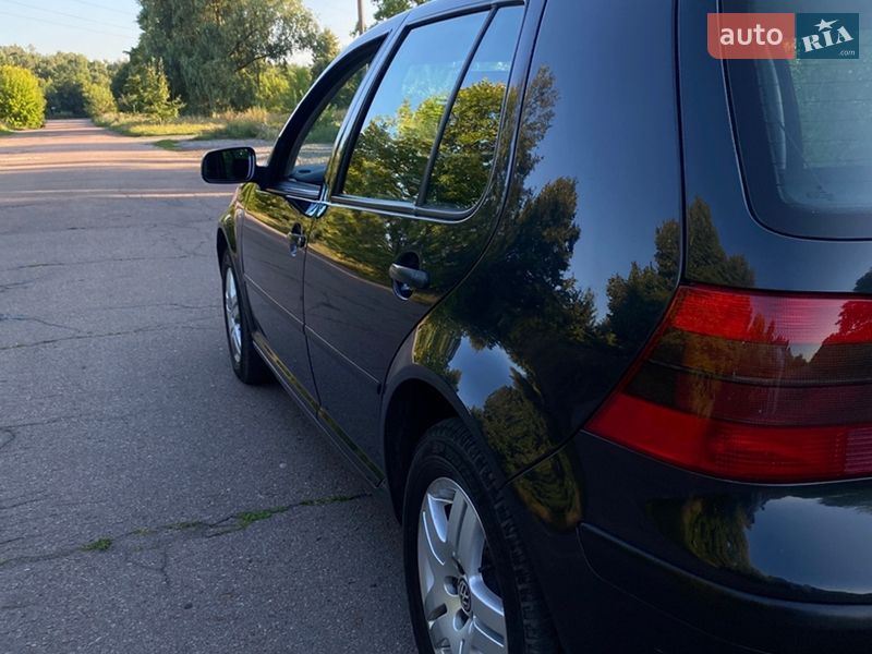 Хэтчбек Volkswagen Golf 2001 в Нежине