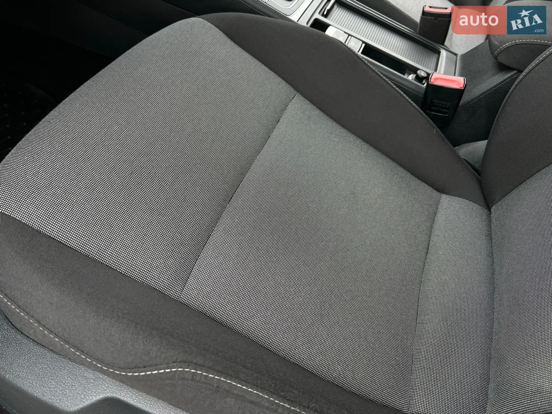 Volkswagen Golf 2015 VIN WVWZZZAUZFP634334 фото оголошення 81 з 96
