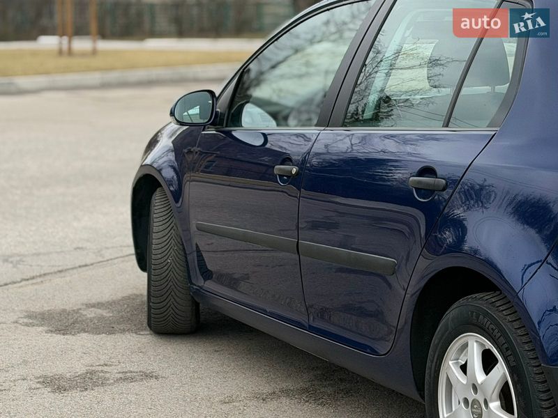 Хэтчбек Volkswagen Golf 2006 в Запорожье