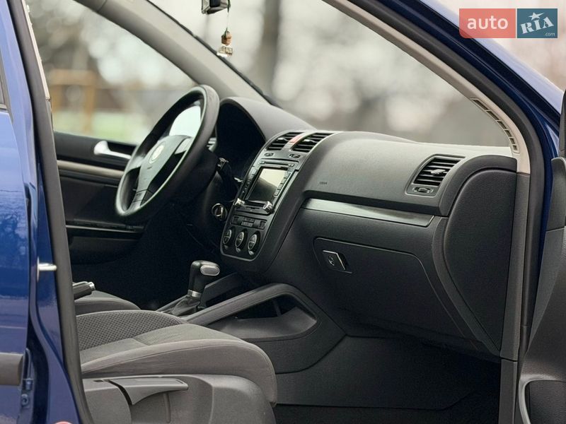 Хэтчбек Volkswagen Golf 2006 в Запорожье