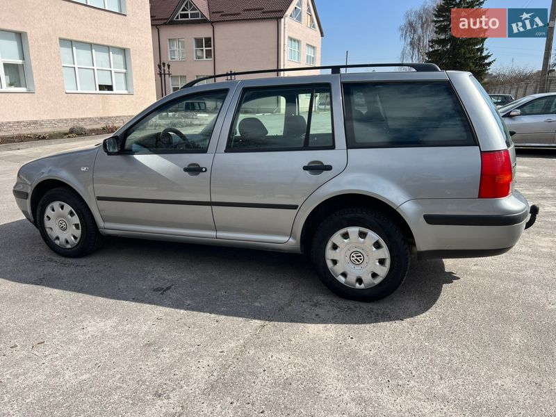 Універсал Volkswagen Golf 2002 в Сумах