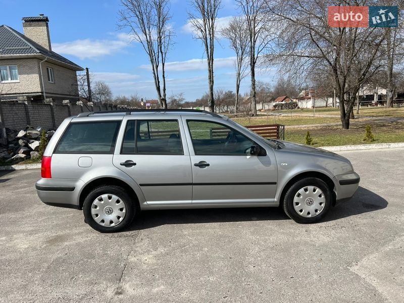 Універсал Volkswagen Golf 2002 в Сумах