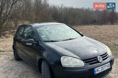Хэтчбек Volkswagen Golf 2005 в Киеве