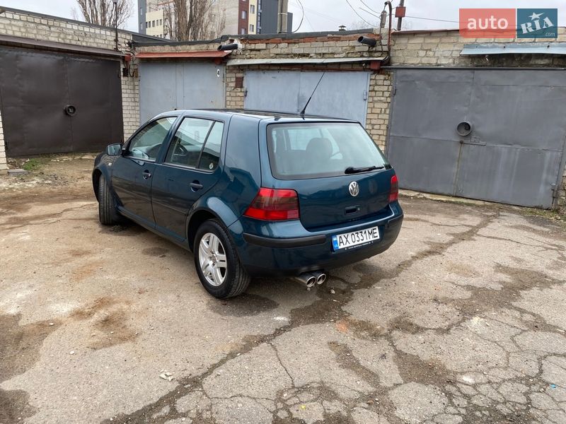 Хэтчбек Volkswagen Golf 2002 в Харькове