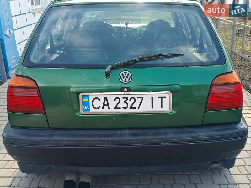 Хэтчбек Volkswagen Golf 1993 в Монастырище