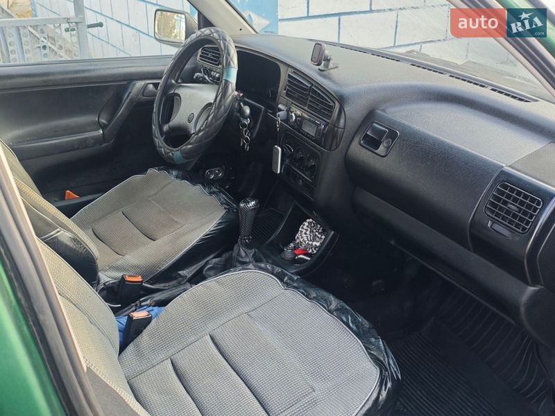 Хэтчбек Volkswagen Golf 1993 в Монастырище