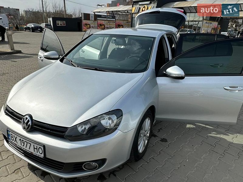 Хэтчбек Volkswagen Golf 2012 в Черновцах