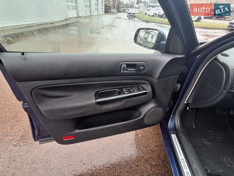 Хэтчбек Volkswagen Golf 2003 в Львове