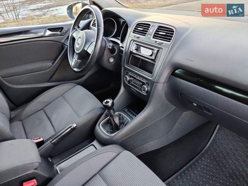 Хэтчбек Volkswagen Golf 2009 в Барышевке