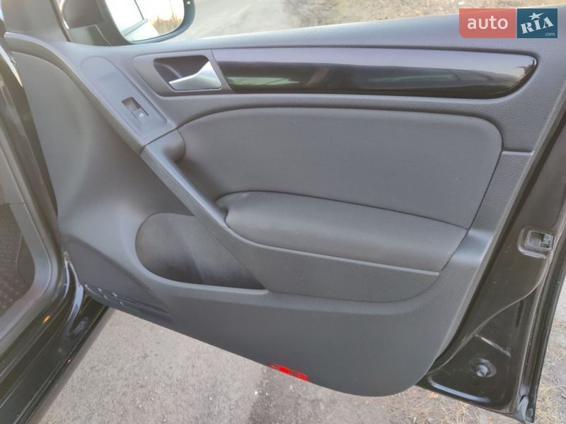 Хэтчбек Volkswagen Golf 2009 в Барышевке