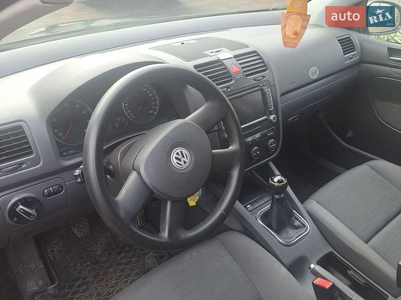 Хэтчбек Volkswagen Golf 2004 в Кицмани
