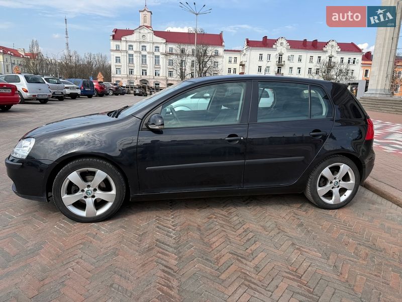 Хэтчбек Volkswagen Golf 2004 в Чернигове
