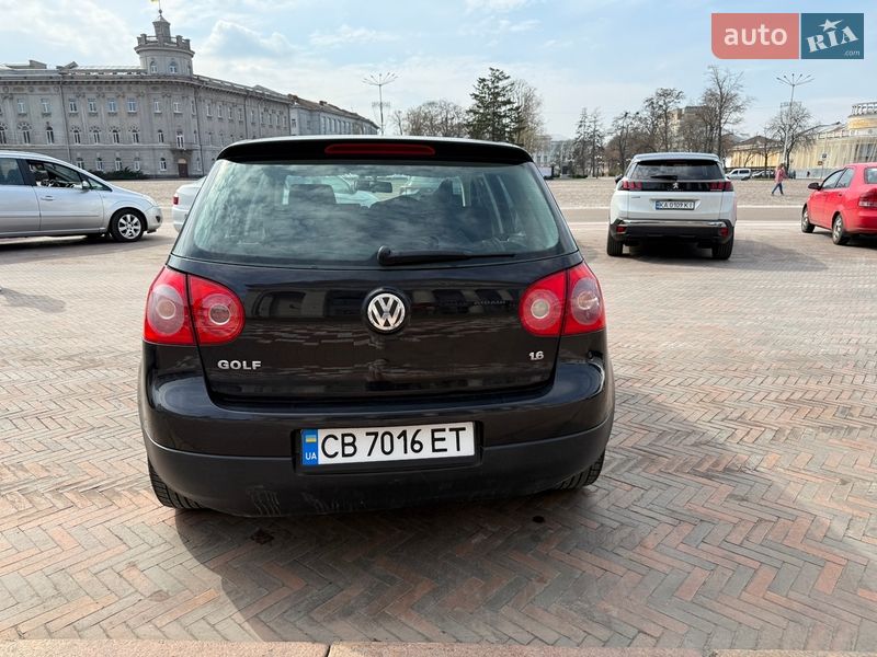 Хэтчбек Volkswagen Golf 2004 в Чернигове