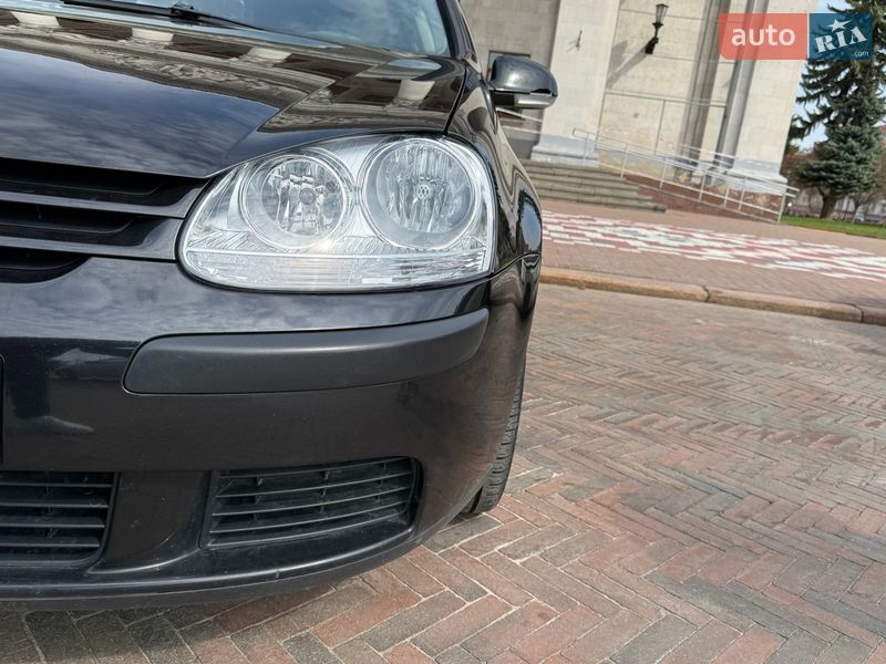 Хэтчбек Volkswagen Golf 2004 в Чернигове