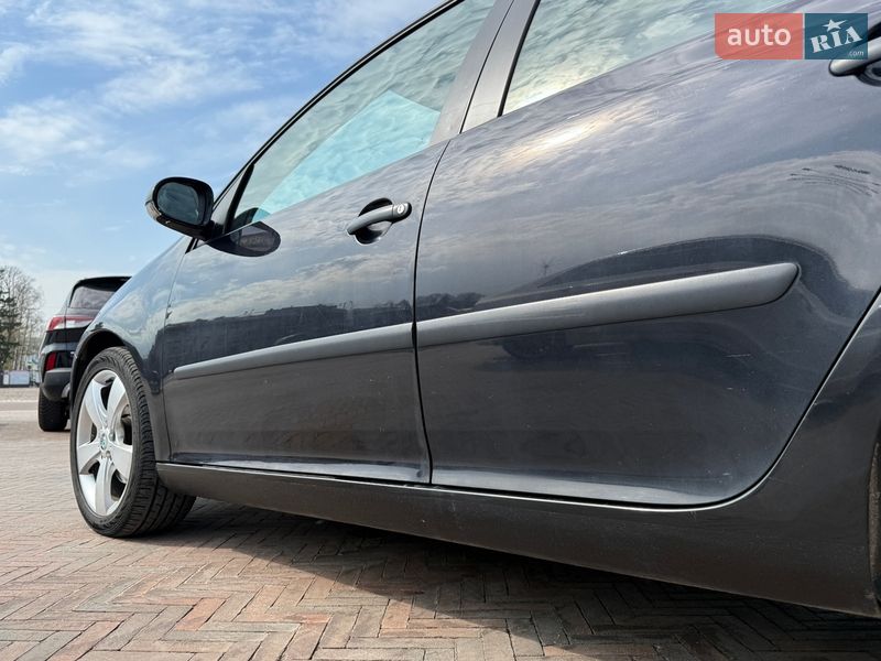 Хэтчбек Volkswagen Golf 2004 в Чернигове