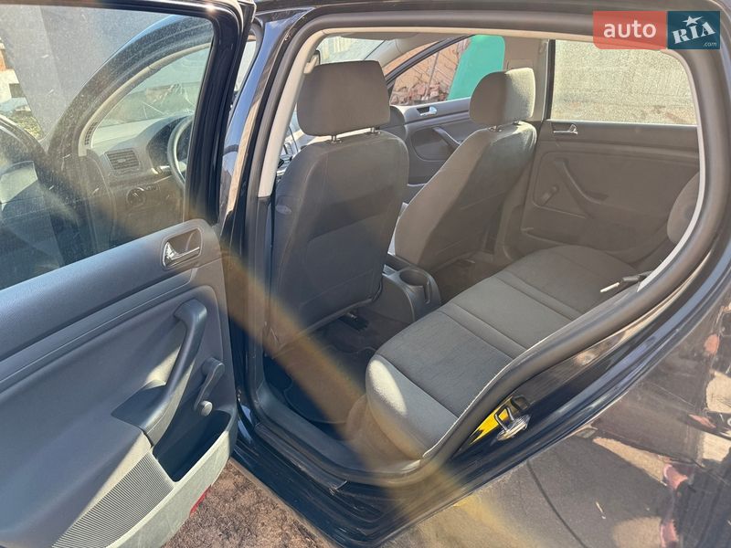 Хэтчбек Volkswagen Golf 2004 в Чернигове