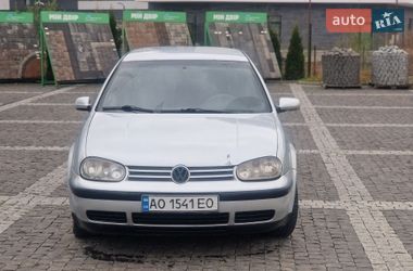 Хэтчбек Volkswagen Golf 2001 в Хусте