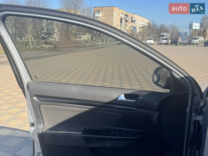 Универсал Volkswagen Golf 2010 в Гайсине