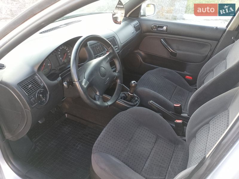 Хэтчбек Volkswagen Golf 1998 в Иванове