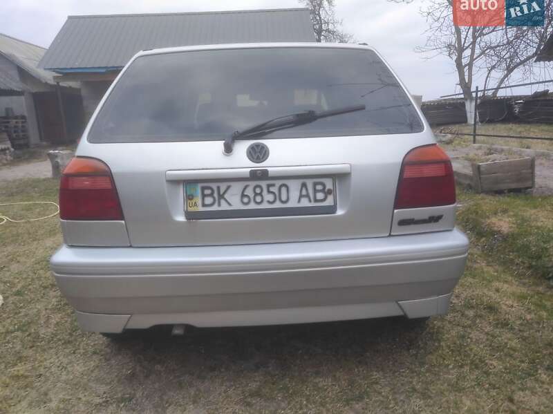 Хэтчбек Volkswagen Golf 1994 в Сарнах