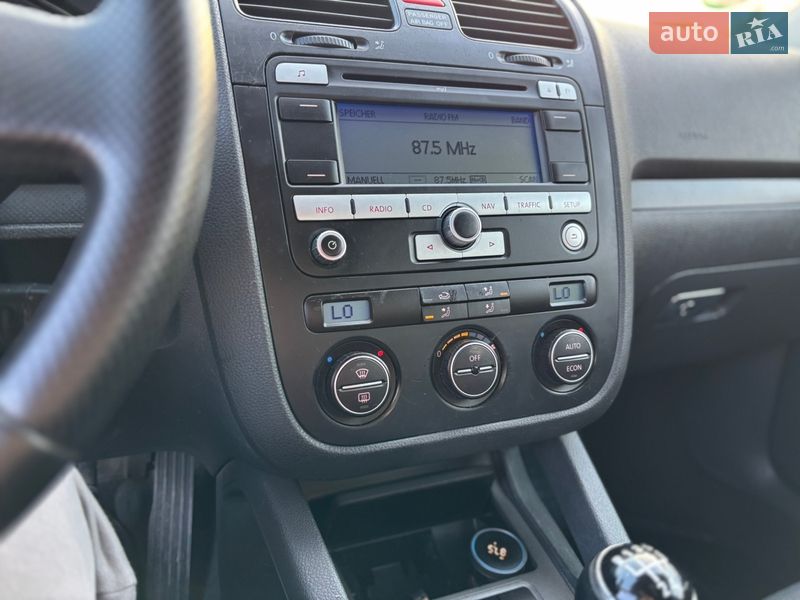 Хэтчбек Volkswagen Golf 2005 в Староконстантинове