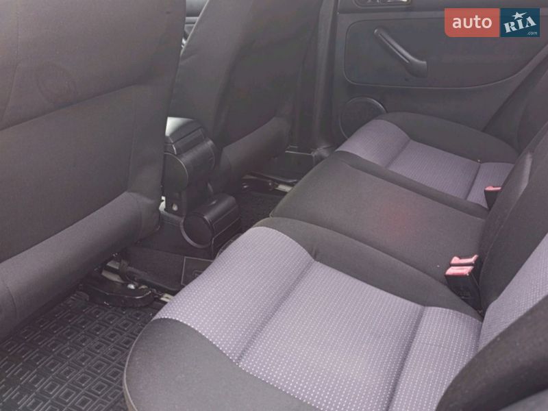 Хэтчбек Volkswagen Golf 2002 в Чорткове