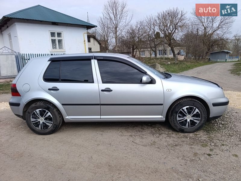 Хэтчбек Volkswagen Golf 2002 в Чорткове