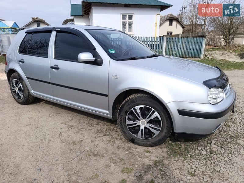 Хэтчбек Volkswagen Golf 2002 в Чорткове