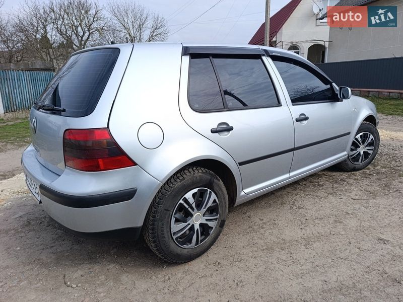 Хэтчбек Volkswagen Golf 2002 в Чорткове