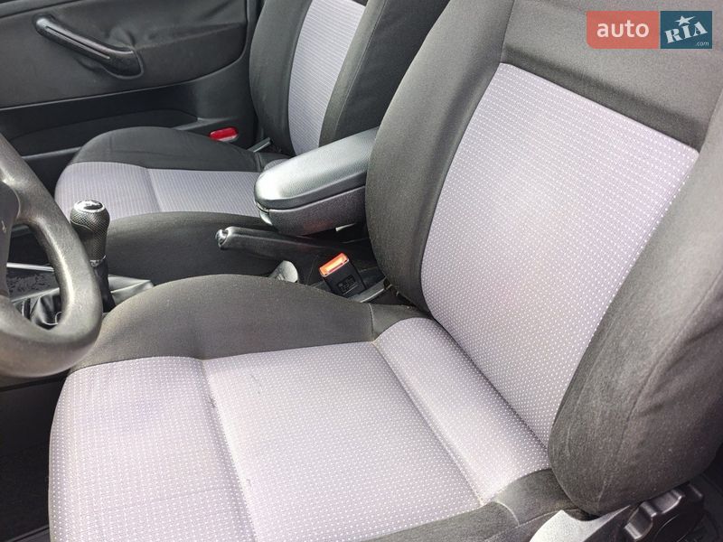 Хэтчбек Volkswagen Golf 2002 в Чорткове