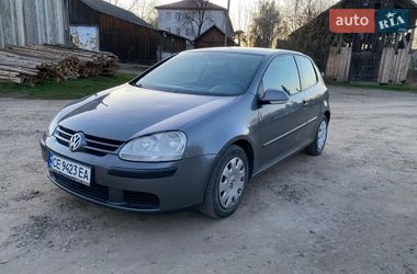 Хэтчбек Volkswagen Golf 2004 в Глыбокой