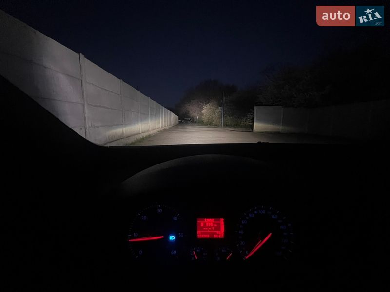 Хэтчбек Volkswagen Golf 2005 в Запорожье