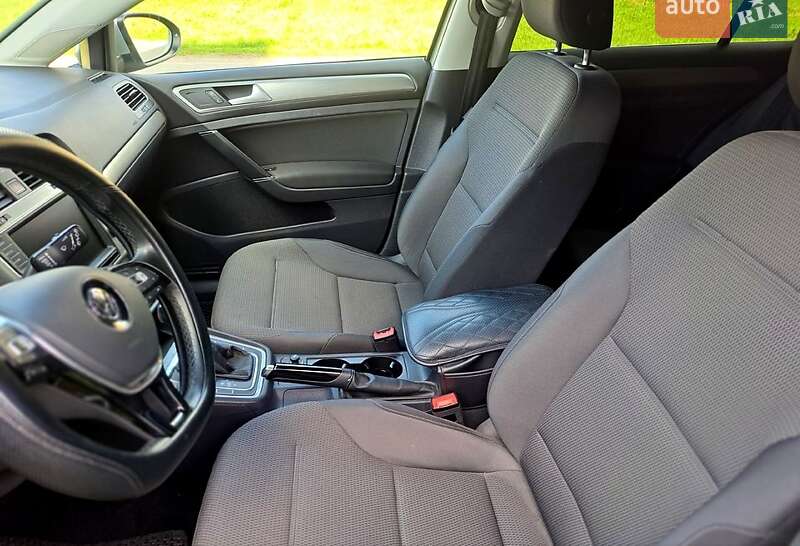 Универсал Volkswagen Golf 2015 в Киеве