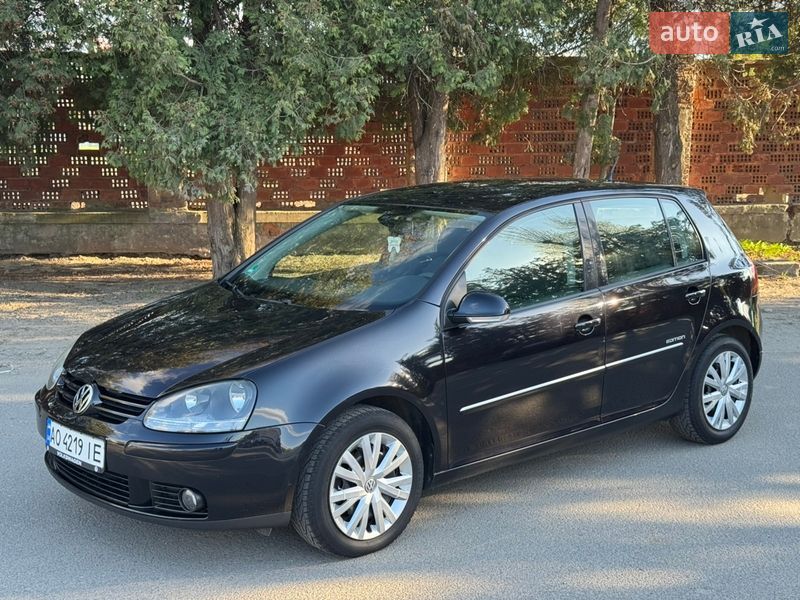 Хэтчбек Volkswagen Golf 2008 в Ужгороде