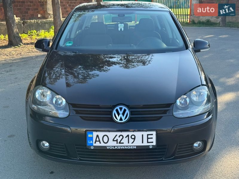 Хэтчбек Volkswagen Golf 2008 в Ужгороде