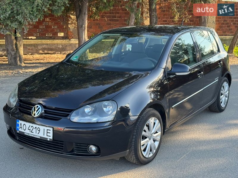 Хэтчбек Volkswagen Golf 2008 в Ужгороде