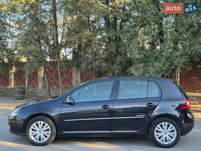 Хэтчбек Volkswagen Golf 2008 в Ужгороде