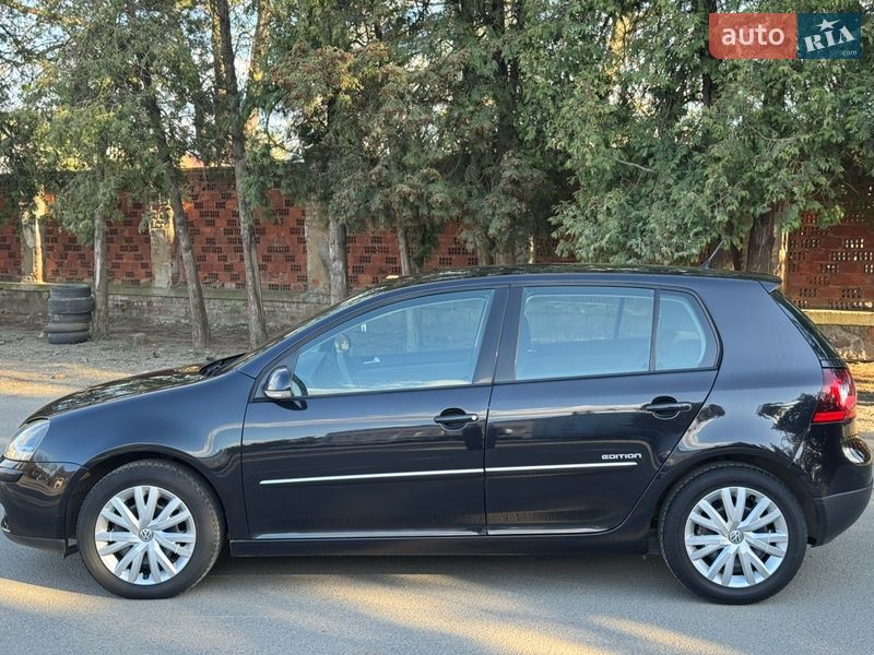 Хэтчбек Volkswagen Golf 2008 в Ужгороде