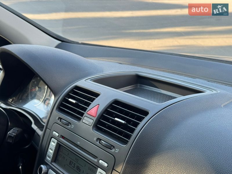 Хэтчбек Volkswagen Golf 2008 в Ужгороде