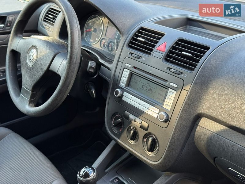 Хэтчбек Volkswagen Golf 2008 в Ужгороде