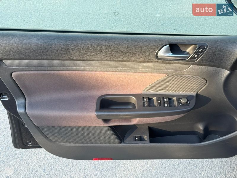 Хэтчбек Volkswagen Golf 2008 в Ужгороде