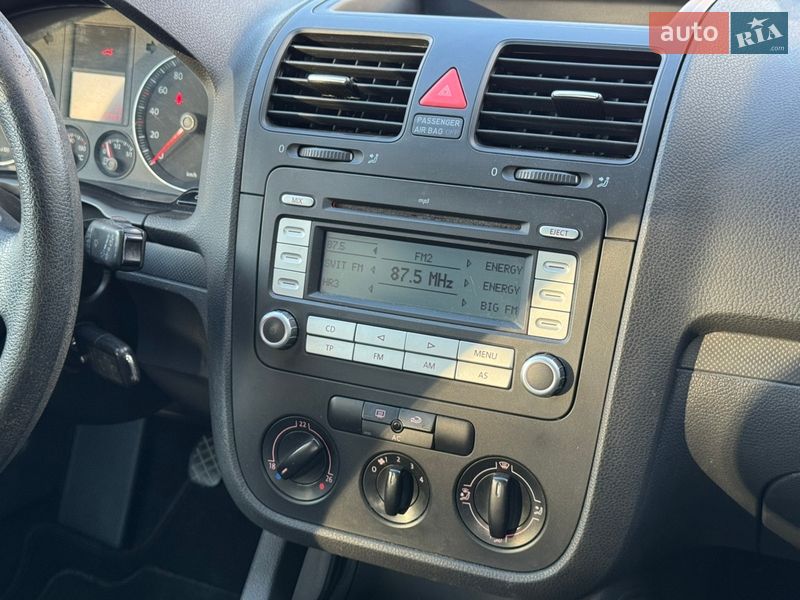 Хэтчбек Volkswagen Golf 2008 в Ужгороде