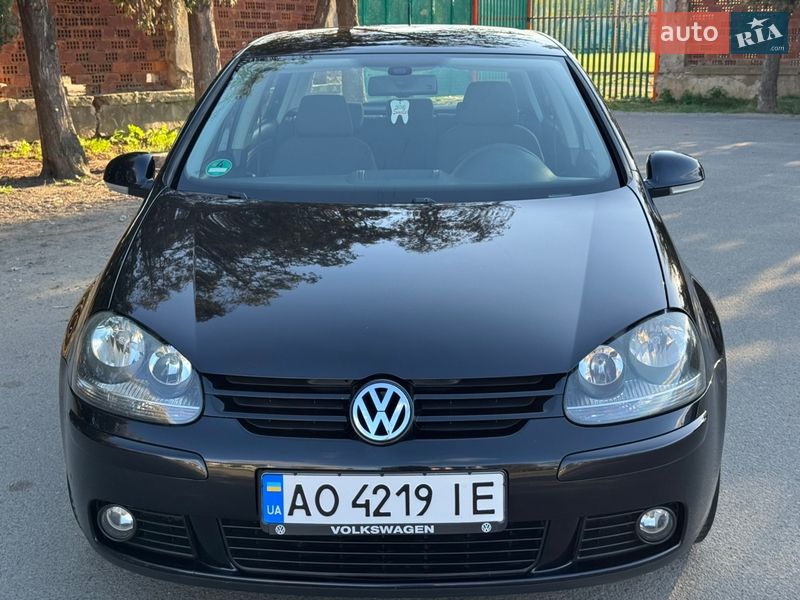 Хэтчбек Volkswagen Golf 2008 в Ужгороде