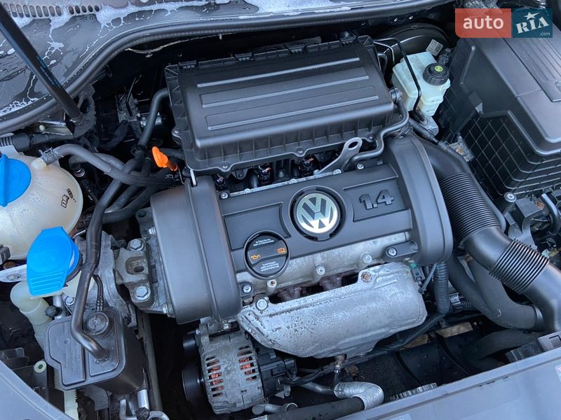 Хэтчбек Volkswagen Golf 2008 в Ужгороде