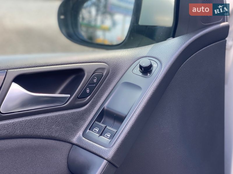 Хэтчбек Volkswagen Golf 2010 в Староконстантинове