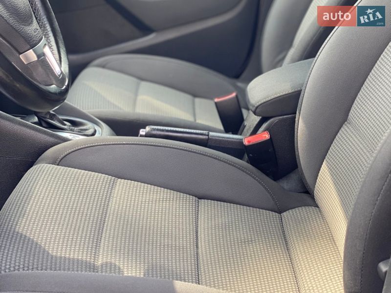 Хэтчбек Volkswagen Golf 2010 в Староконстантинове