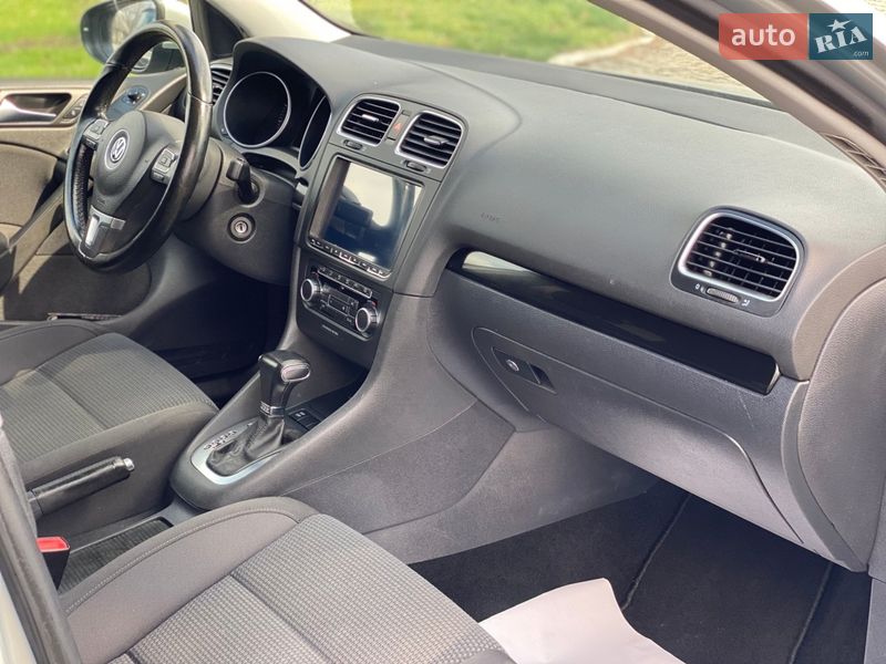 Хэтчбек Volkswagen Golf 2010 в Староконстантинове