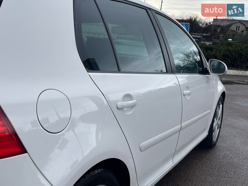 Хэтчбек Volkswagen Golf 2009 в Житомире