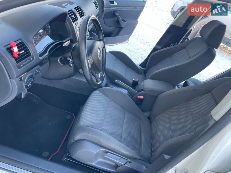 Хэтчбек Volkswagen Golf 2009 в Житомире